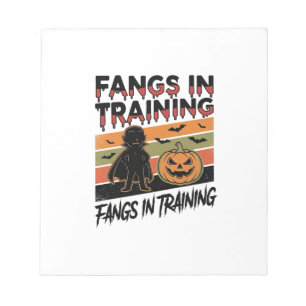 Fangzähne in Ausbildung Lustiges Vampir Halloween- Notizblock