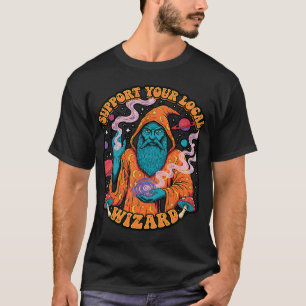 Fantasie Fee sitzt mit rotem Drachen T-Shirt