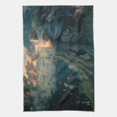 Fantasie in Twilight (von Edward Robert Hughes) Geschirrtuch (Vertikal)