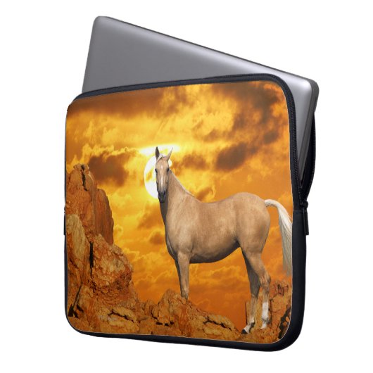 Fantasie-Pferde: Berg Laptopschutzhülle (Vorderseite Links)