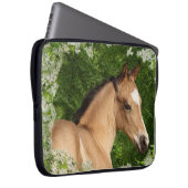 Fantasie-Pferde: Blumen Laptopschutzhülle (Vorne Rechts)