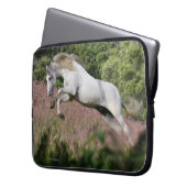 Fantasie-Pferde: Frühlings-Galopp Laptopschutzhülle (Vorderseite Links)