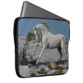Fantasie-Pferde: Schnee-König Laptopschutzhülle (Vorne Rechts)