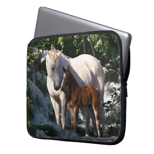Fantasie-Pferde: Wasserfall Laptopschutzhülle (Vorderseite Links)