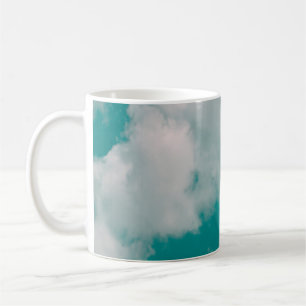 Fantasie und Vintage dynamische Wolke und Himmel m Kaffeetasse