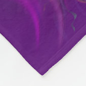 Fantasiefee und lila Blumen Fleecedecke (Ecke)