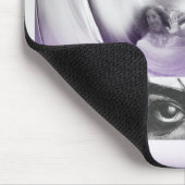 Fantasiefrau und Augen lila Kunst Mousepad (Ecke)