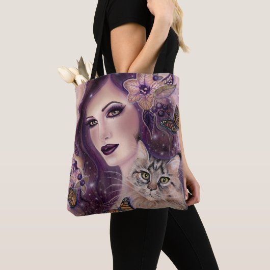 Fantasiefrauen mit Katze von Renee Lavoie Tasche (Von Nahem)