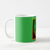 Fantasiekatze vor dem Wappen Kaffeetasse (Links)