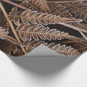 Fantasievolle Frostbitten Brown-Farne Geschenkpapier (Ecke)