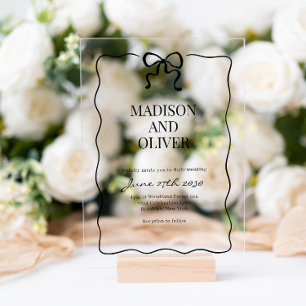 Fantasievolle schwarze Fliege Hochzeit Acryleinladungen