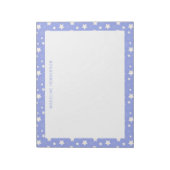 Fantasievolle weiße Sterne hellblaue Monogramm Notizblock (Rotiert)