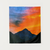 Fantasiewelt in den Bergen Wandteppich (Vorderseite)