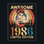 Fantastisch seit 1986 Retro 40. Geburtstag der Fra Postkarte<br><div class="desc">Feiern Sie Ihren fantastischen 40. Geburtstag stilvoll mit diesem Vintage-Postkarten-Design "Fantastisch seit 1986"! Perfekt für Frauen,  die 40 werden. Zeigen Sie der Welt,  dass Sie es seit 1986 rocken!</div>