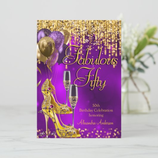 Fantastische 50. Lila Heelse Glitzer Gold Champagn Einladung (Stehend Vorderseite)