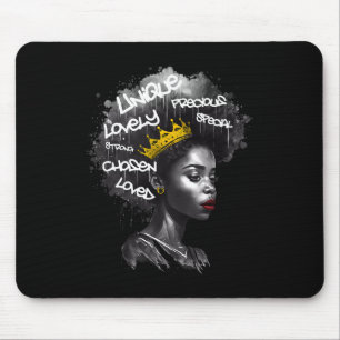 Fantastische Afro-schwarze Frau mit bestärkenden W Mousepad