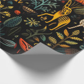 Fantastische Flora und Fauna auf dunklem Hintergru Geschenkpapier (Ecke)