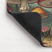 Fantastische Pilze und Berggipfel Mousepad (Ecke)