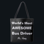 Fantastischster Bustreiber der Welt personalisiert Tasche<br><div class="desc">Bustreiber-personalisierte doppelte mit Seiten versehene Taschen-Tasche der Welt fantastischste. Entwerfen Sie auf beiden Seiten, schwarzer Hintergrund mit weißem Schriftart. Fertigen Sie zu den Änderungstext- oder -hintergrundfarben besonders an. Einfacher Text liest "fantastischsten Bustreiber der Welt" mit Raum, mit einem Namen im Skript zu personifizieren. Spaßgeschenk für Schulbusfahrer. Kontakt für fertigt www.SamAnnDesigns.com...</div>