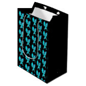 Fantasy Aqua Dragon Black Mittlere Geschenktüte (Vorderseite Schrägansicht)
