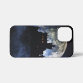 Fantasy-Burg in der Nacht iPhone Hülle (Rückseite (Horizontal))