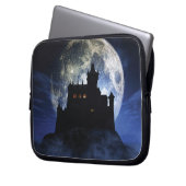 Fantasy-Burg in der Nacht Laptopschutzhülle (Vorderseite Links)
