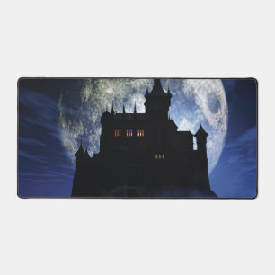 Fantasy-Burg in der Nacht Schreibtischunterlage