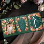 Fantasy Enchanted Blumengarten Hochzeit Dreifach Gefaltete Einladung<br><div class="desc">Dieses elegante, skurrile, fantasy-verzauberte Blumengarten-Design eignet sich ideal für ein bezauberndes Waldfest oder ein Party im Garten. Dieses Design ist mit rosa und orangefarbenen Blumenelementen in einem Rahmen aus grünen Blätter und goldenen Akzenten vor einem grünen Hintergrund gestaltet. Matching Artikel in unserem Shop für ein komplettes Party Thema. Das Gold...</div>