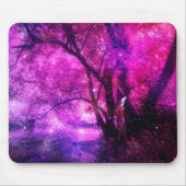 Fantasy Fee versteckt sich in einem rosa Wald nahe Mousepad (Vorne)