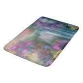 Fantasy Garden mit Blume und ruhigen Wasserfällen Badematte (Schrägansicht)