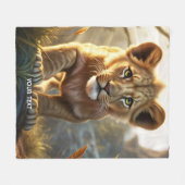Fantasy Niedlich Lion Cub Forest Fleecedecke (Vorderseite (Horizontal))