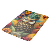 Fantasy Niedlich Serene Ananas Owl Badematte (Schrägansicht)