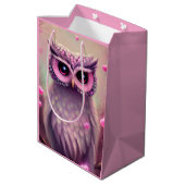 Fantasy Pink Fluffy Kawaii Owl Mittlere Geschenktüte (Rückseite Schrägansicht)