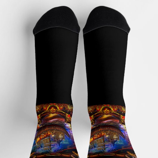 Fantasy Pirate Ship Under Attack through Porthole Socken (Oben)