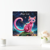 Fantasy-Rosa-Katze in magisch sterndem Nachtwald Quadratische Wanduhr (Zuhause)