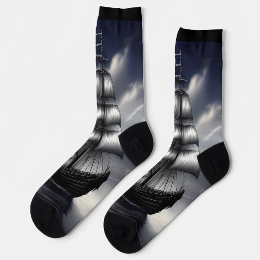 Fantasy Segelschiff unter grauen Himmelswolken Socken (Linkes Detail)