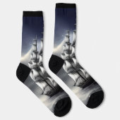 Fantasy Segelschiff unter grauen Himmelswolken Socken (Rechts)