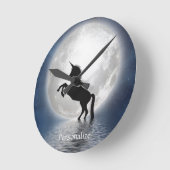 Fantasy Silhouette Einhorn im Ozean & Vollmond Runde Wanduhr (Winkel)