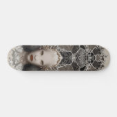 Fantasy Snow Königin auf Thron mit Eule Skateboard (Horizontal)