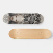 Fantasy Snow Königin auf Thron mit Eule Skateboard (Horizontal)