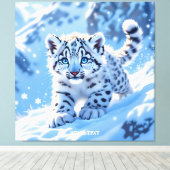 Fantasy Süßer Schneebaby Leopard Leinwanddruck (Insitu (Holzboden))