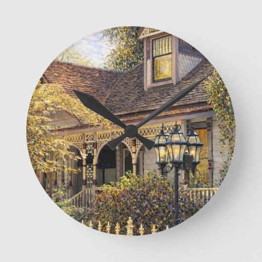 Fantasy-Victorian-Lebkuchen I Runde Wanduhr (Vorderseite)