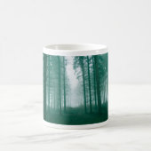 Fantasy-Wald mit Nebel in Grün Kaffeetasse (Mittel)