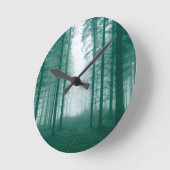 Fantasy-Wald mit Nebel in Grün Runde Wanduhr (Winkel)