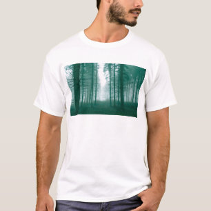Fantasy-Wald mit Nebel in Grün T-Shirt