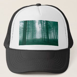 Fantasy-Wald mit Nebel in Grün Truckerkappe