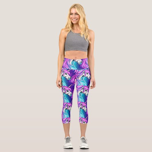 Fantasy White Unicorn Nahtloses Muster Capri Leggings (Vorderseite)