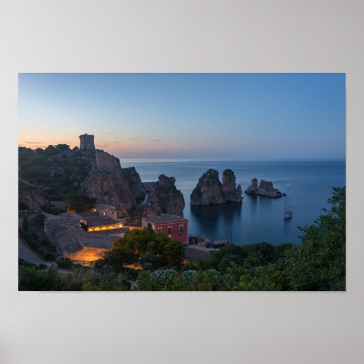 Faraglioni und Tonnara in Scopello, Sizilien Poster (Vorne)
