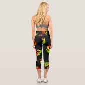 FARBBIGER ROTER DRAGONPATTER IN SCHWARZ CAPRI LEGGINGS (Rückseite)