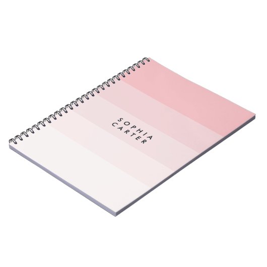 Farbblock Horizontal rosa Pastellstreifen Monogram Notizblock (Linke Seite)